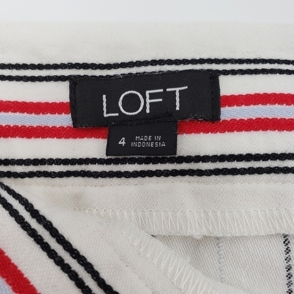 𝅺Ann Taylor Loft Women's Riviera Striped Shorts - Picture 5 of 7